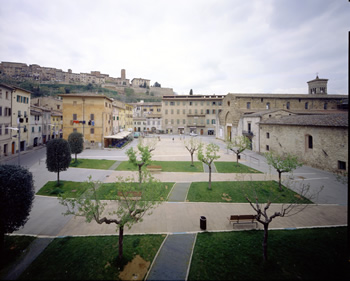 1997 - 1999<br>Ristrutturazione di Piazza S. Agostino e rifacimento della pavimentazione di Via dei Fossi, Colle di Val dElsa (Siena)
