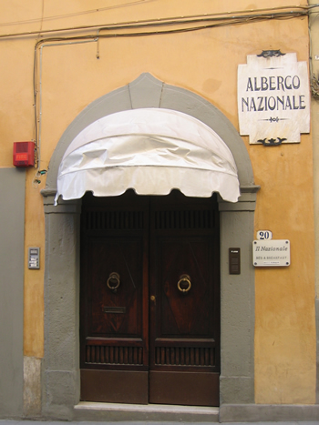 2003 - 2006 <br>Ristrutturazione e riconversione funzionale in residenze dellalbergo 